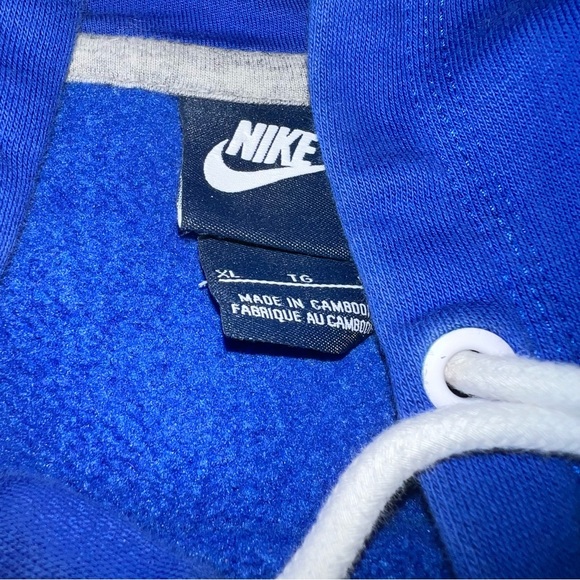 Nike embroidered swoosh hooded sweatshirt - Picture 3 of 4